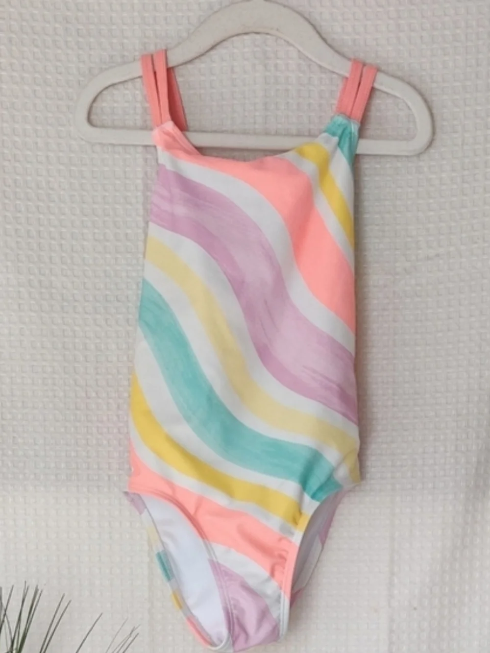Carter's kid Girls Swimsuit Size 6/6X